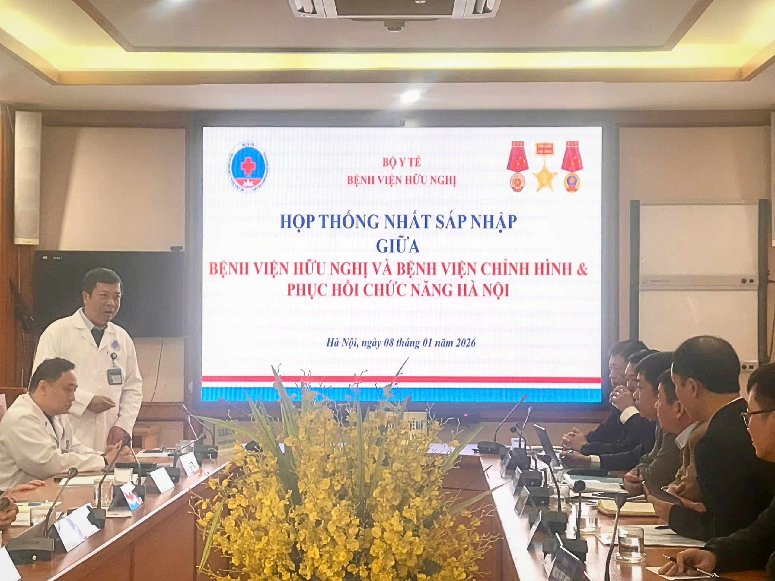 HỌP THỐNG NHẤT SÁP NHẬP GIỮA BỆNH VIỆN HỮU NGHỊ VÀ BỆNH VIỆN CHỈNH HÌNH VÀ PHỤC HỒI CHỨC NĂNG HÀ NỘI